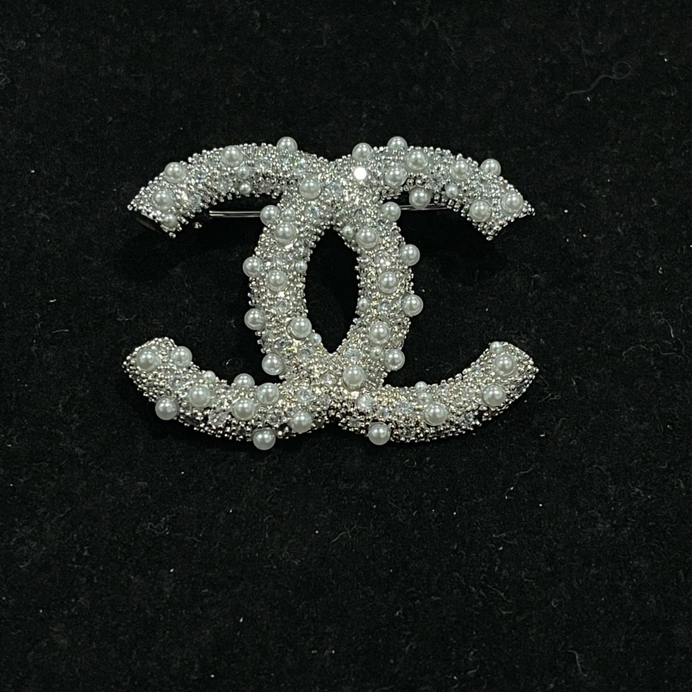 Fashion Jewelry Stamped Silver Pearl Brooch